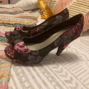 Purple Torrid flowered peep toe pumps